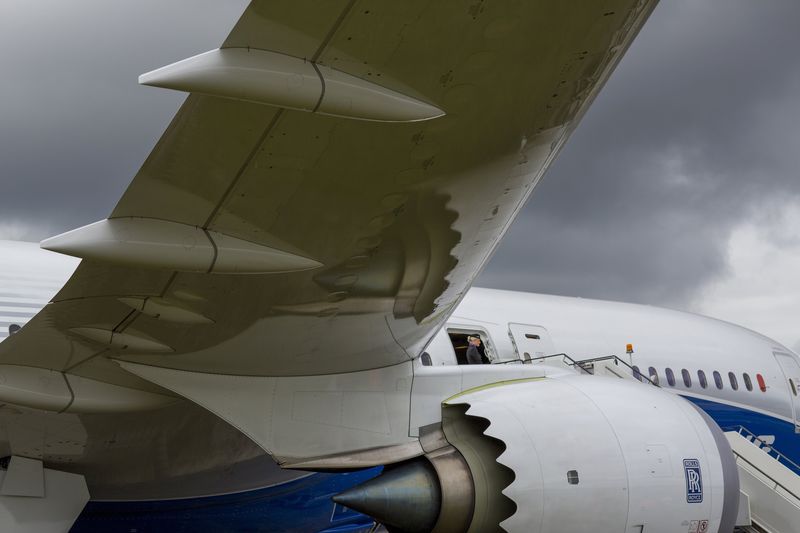 US FAA to investigate loss of engine cowling on Southwest Boeing 737-800