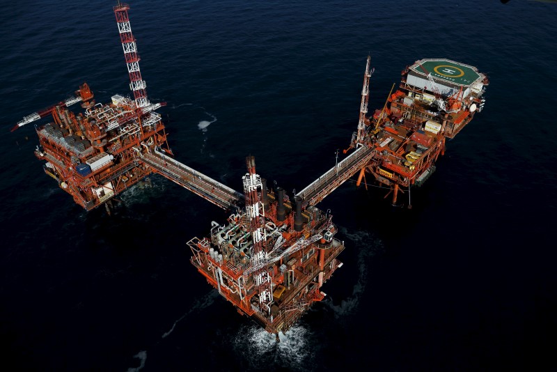 Oil prices slide nearly 2% as Israel-Hamas tensions ease